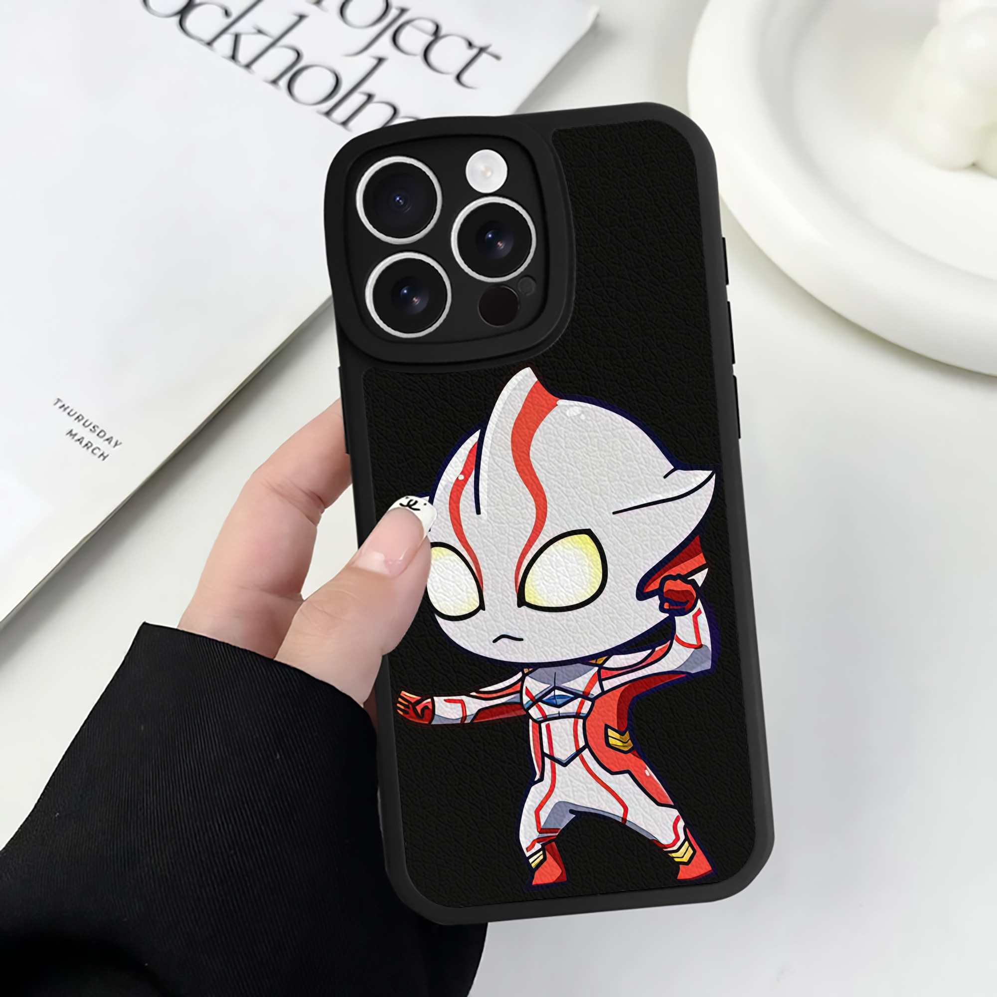 （画像用） ウルトラマン Ultraman 【iPhone 16シリーズ対応】シリコンスマホケース（レザー調） 材質：シリコン